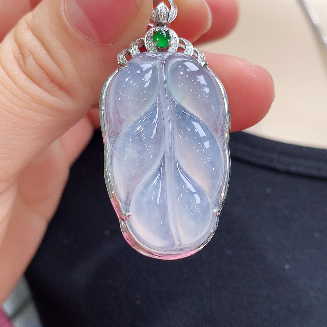 翡翠颈饰18K金镶嵌叶子