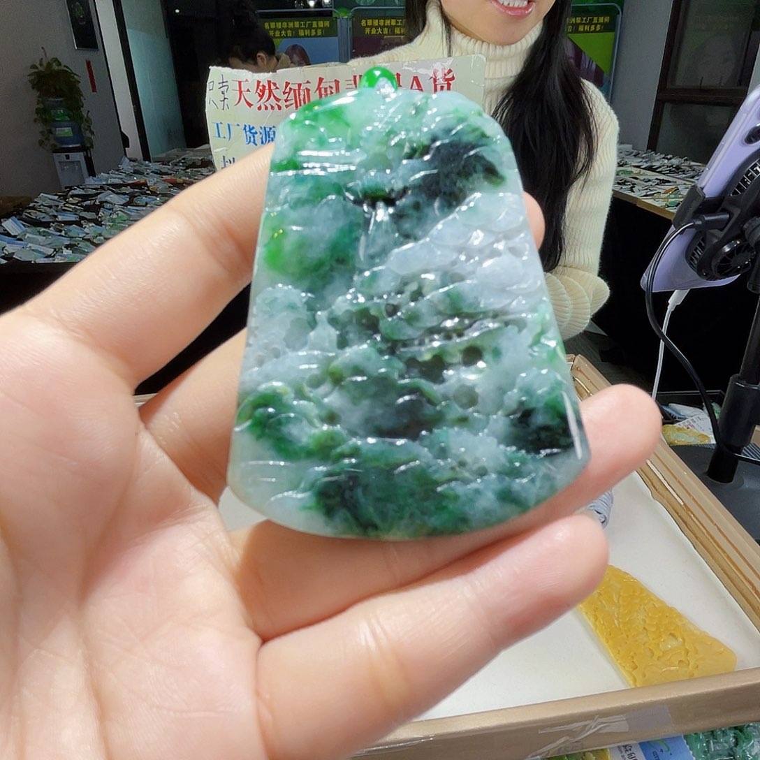 颈饰未镶嵌翡翠一
