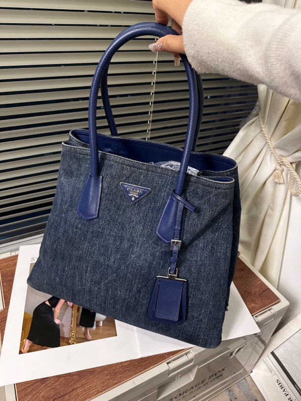 95新 Prada/普拉达 时尚丹宁手提包单肩包通勤托特包