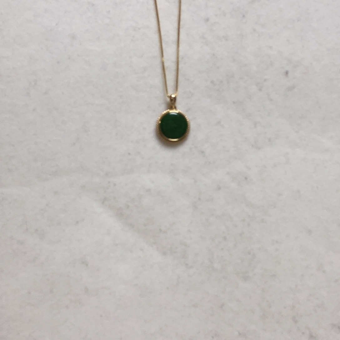 翡翠颈饰18K金镶嵌简单