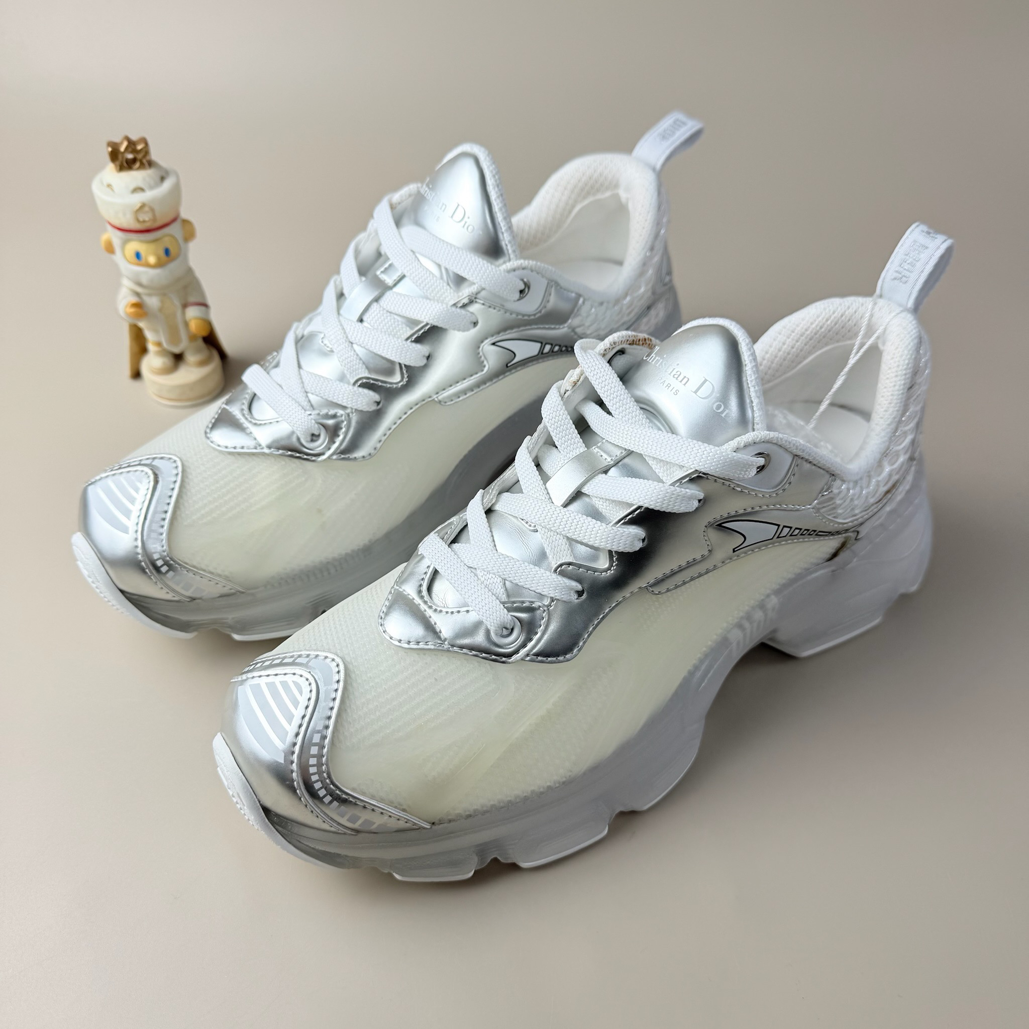 99新 DIOR/迪奥 vibe纯白水晶系带休闲鞋 39码 YLP3707