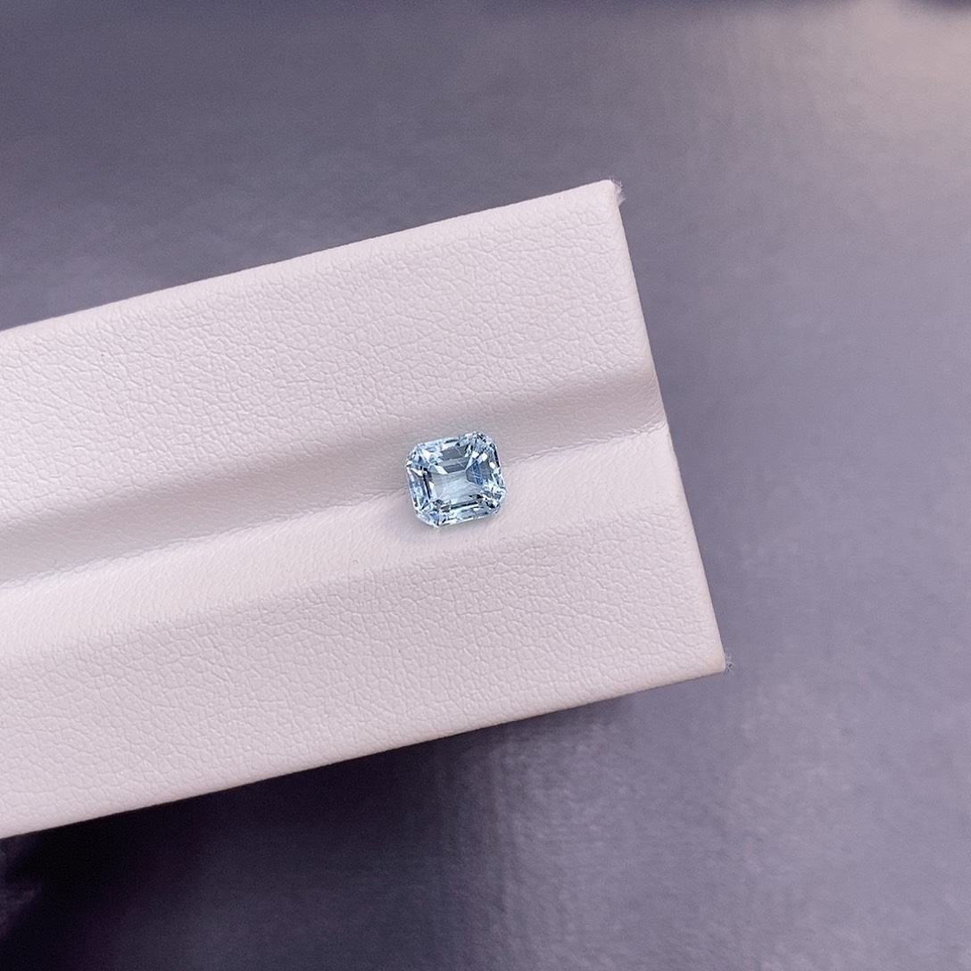 裸石海蓝宝石0.99克拉