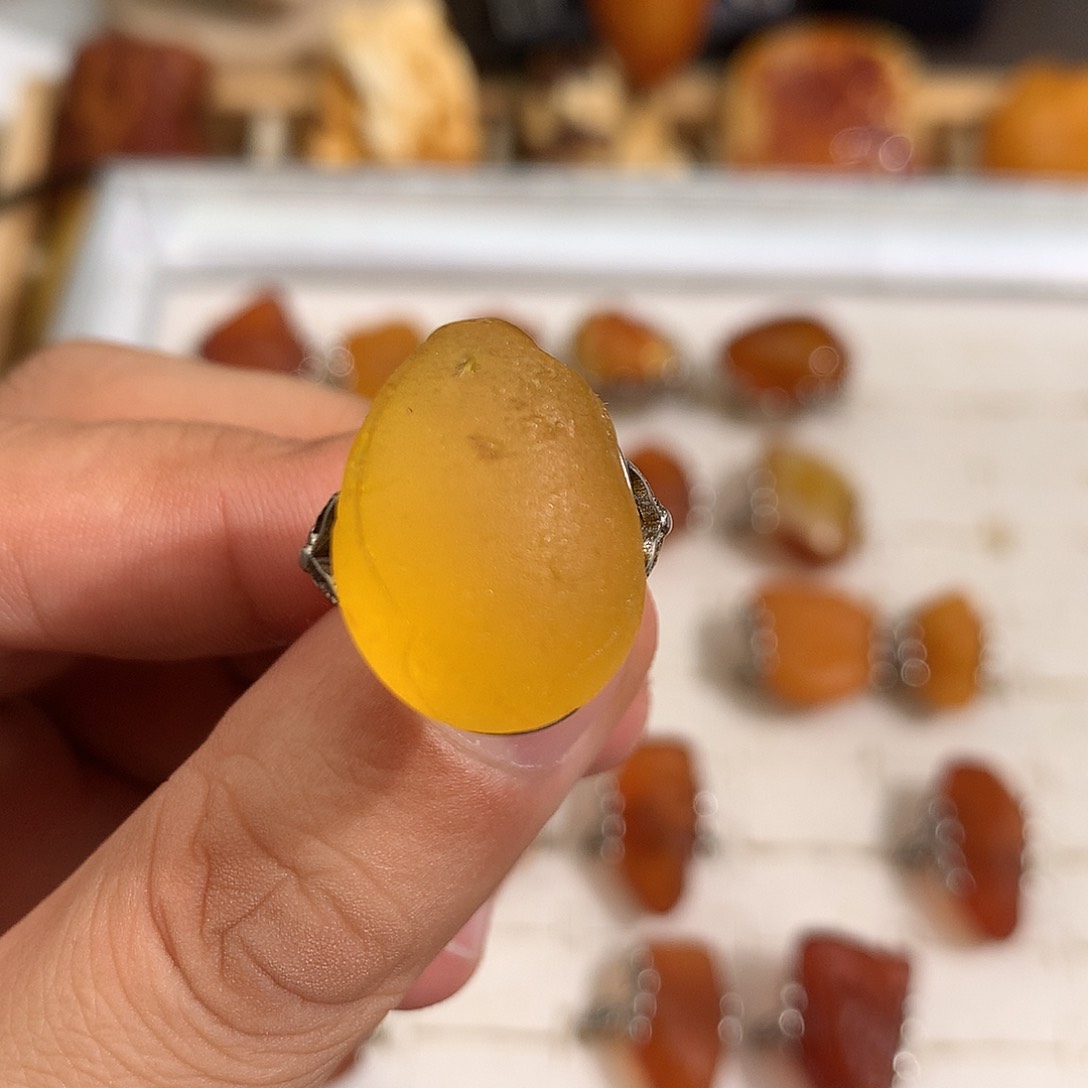 蜜蜡裸石未镶嵌你