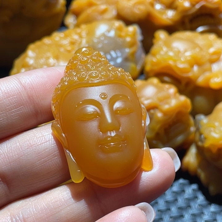 未镶嵌石英质玉（黄龙玉）挂件