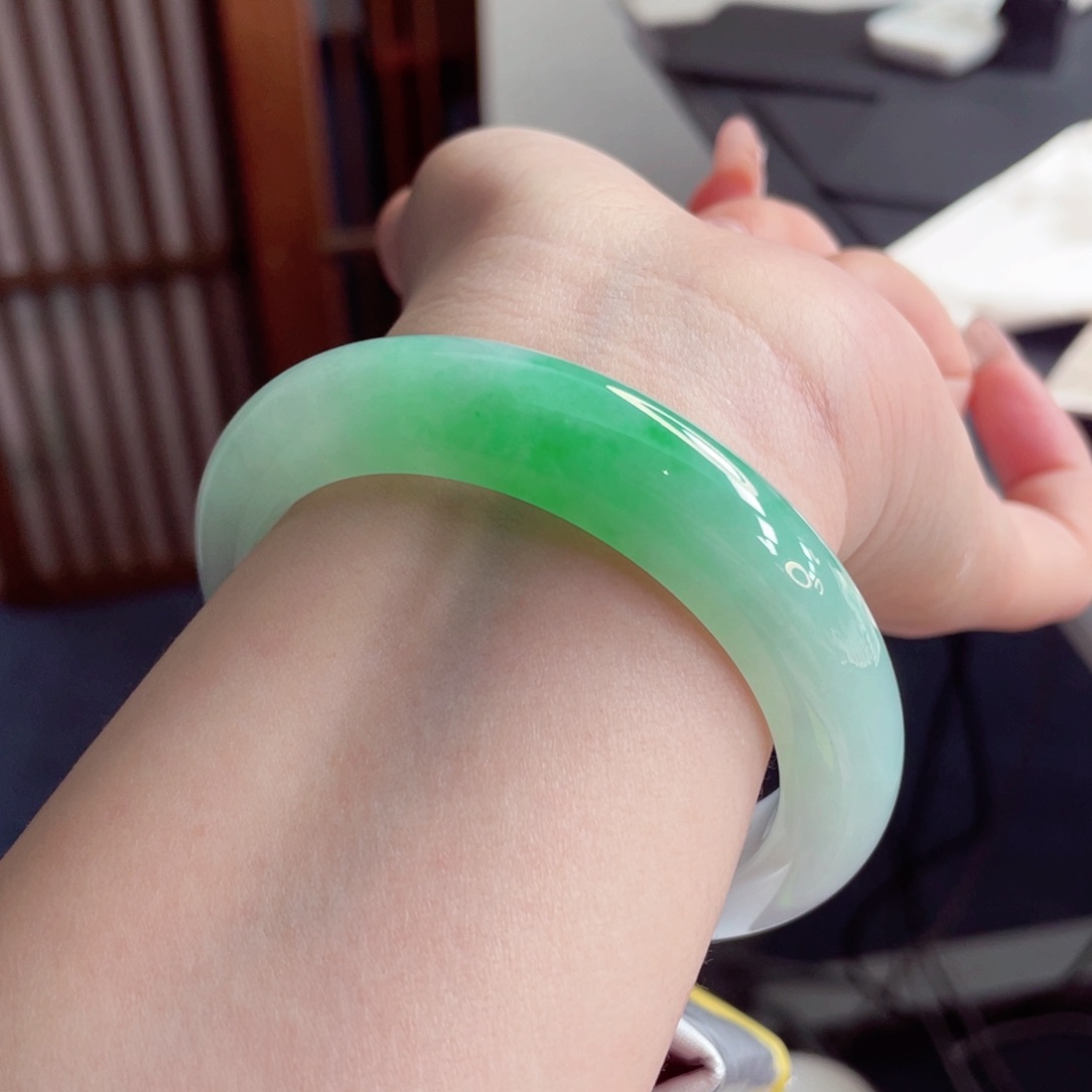 未镶嵌手镯翡翠56.2娇润白底青 水润干净精致款 1号