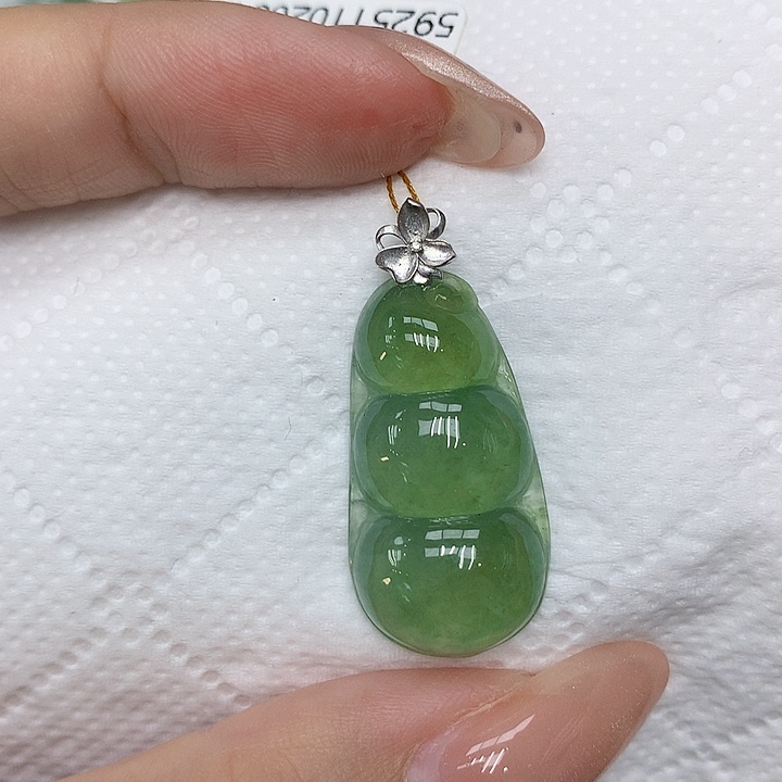 颈饰18K金镶嵌翡翠