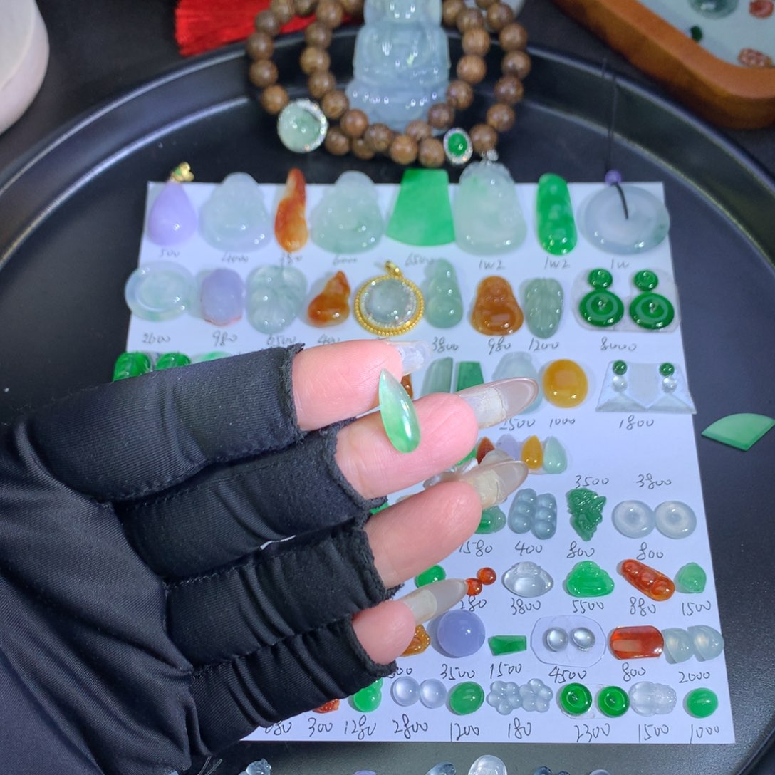 翡翠未镶嵌吊坠(不含链)绿水滴