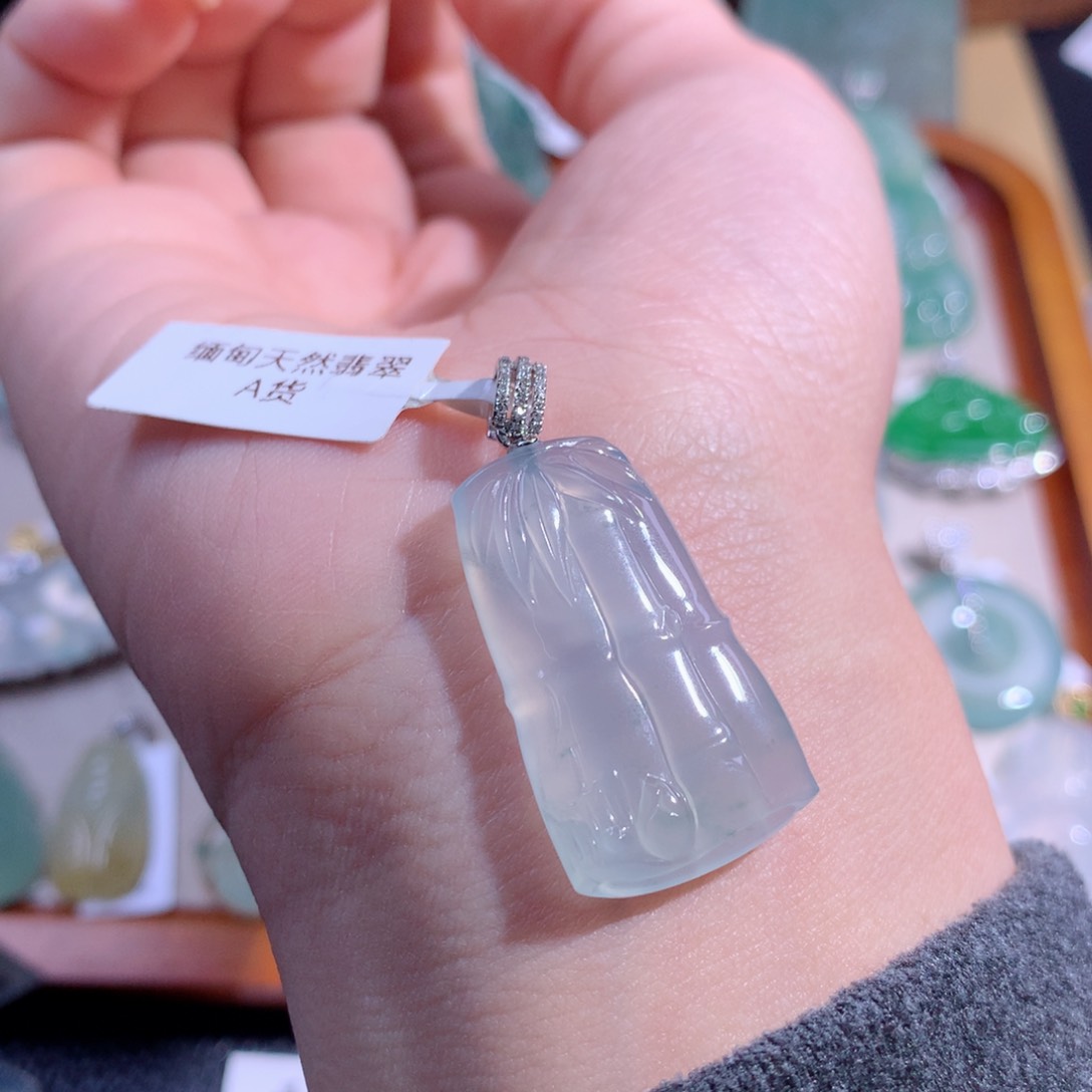 翡翠吊坠(不含链)18K金镶嵌节节高升