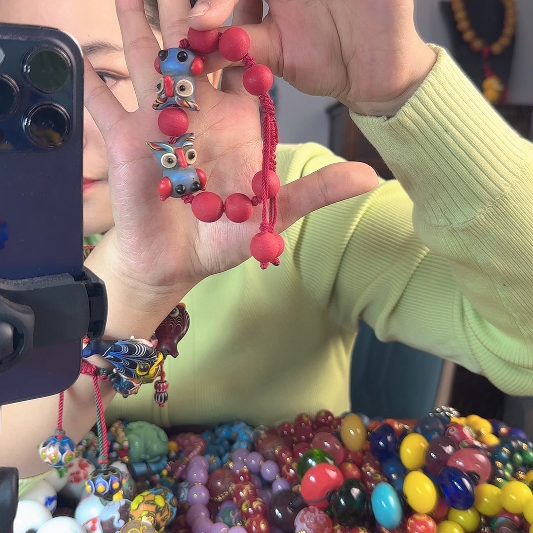 玻璃颈饰老琉璃的故事是一个人的