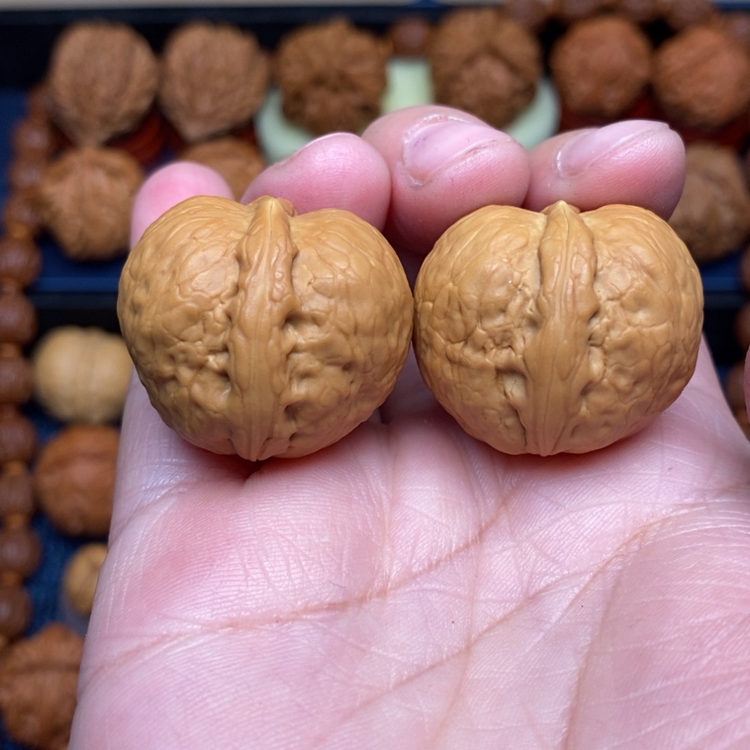 文玩核桃把件手捻元宝