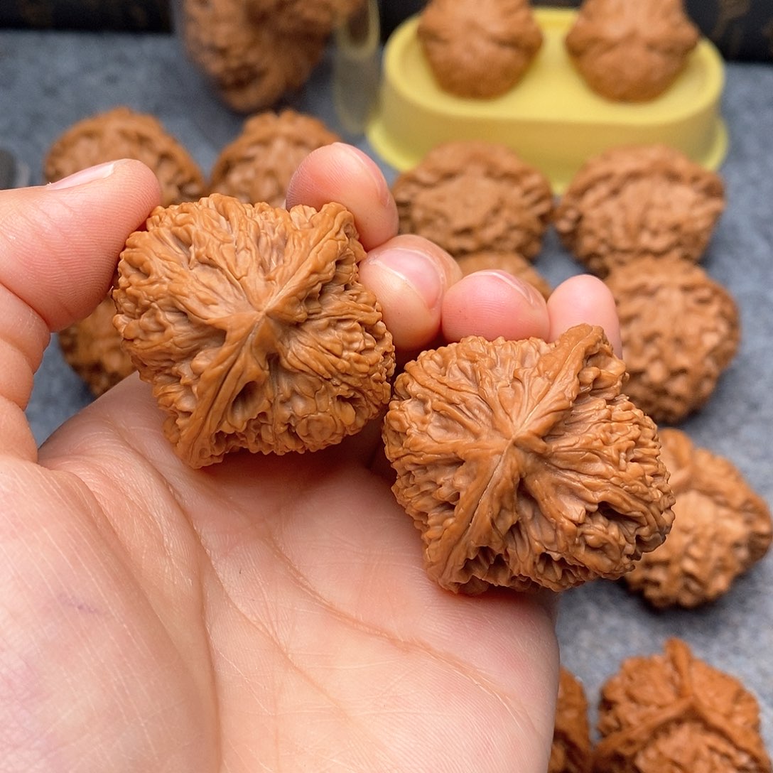 文玩核桃把件南疆石40全品