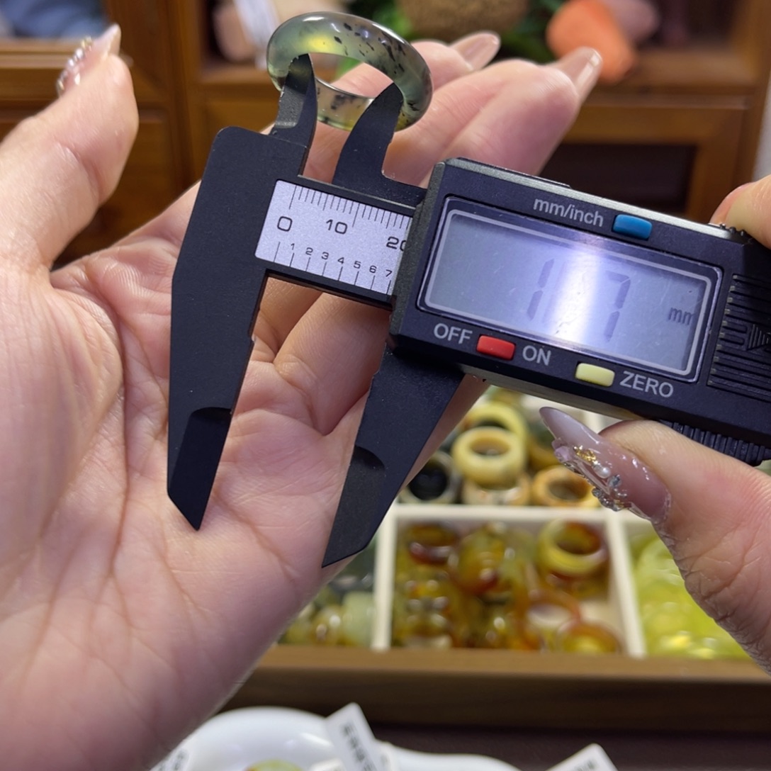 蛇纹石玉未镶嵌手镯135