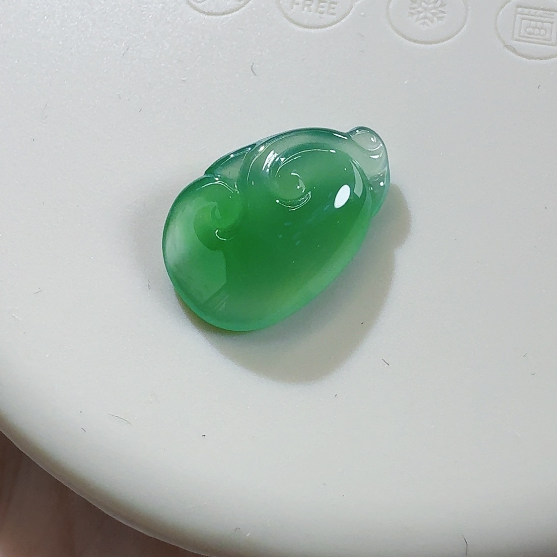 翡翠颈饰未镶嵌如意