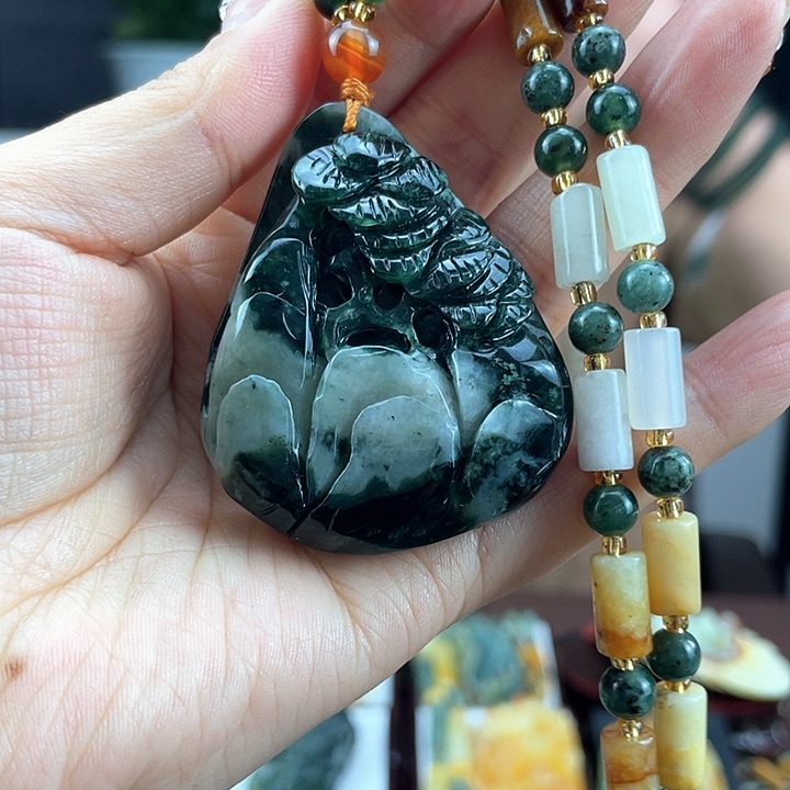 蛇纹石玉颈饰未镶嵌