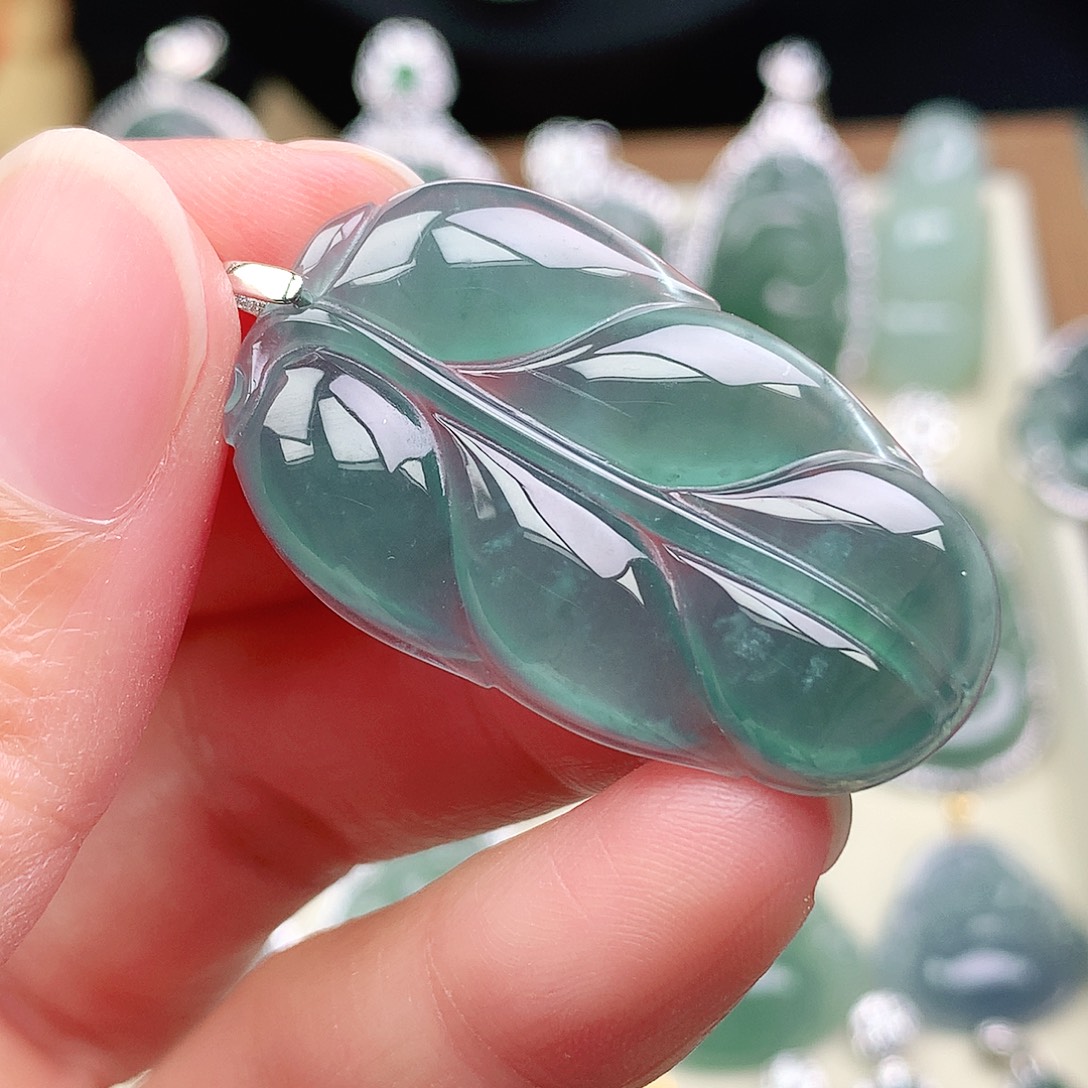 翡翠未镶嵌颈饰吊坠