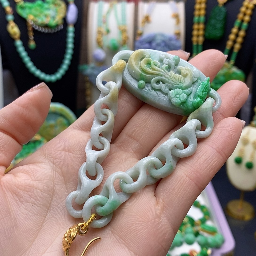 翡翠颈饰未镶嵌天然