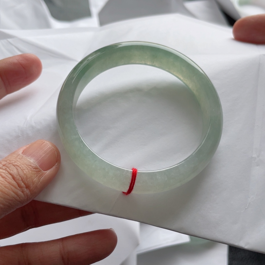 翡翠手镯未镶嵌翡翠手镯