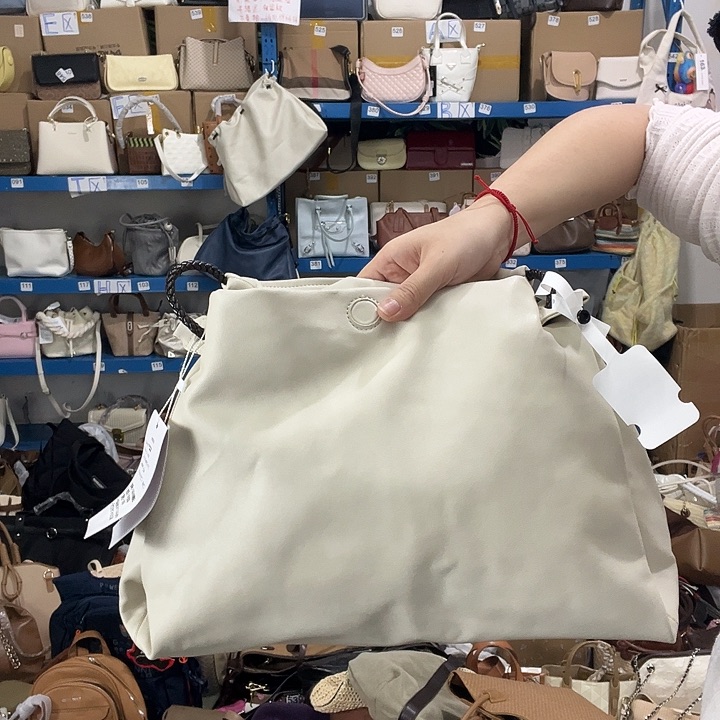 蚕丝心***豚健健康康平平安安