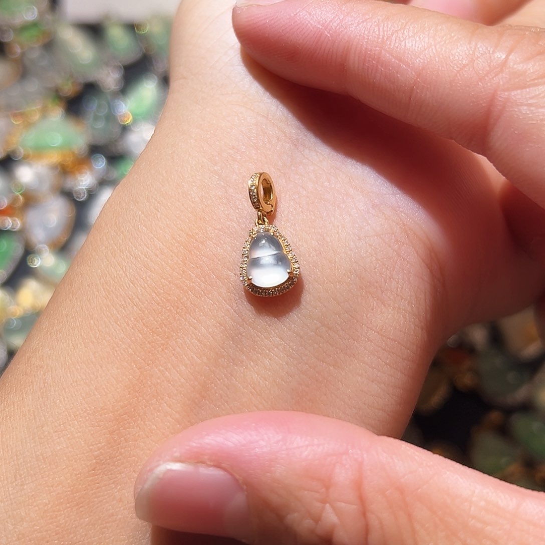 翡翠颈饰18K金镶嵌吊坠