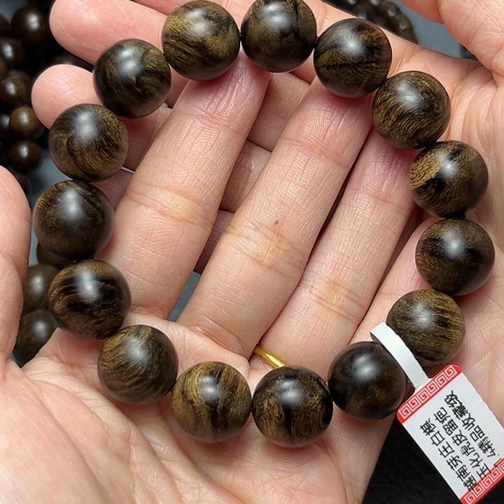 沉香手串白棋虎皮留疤