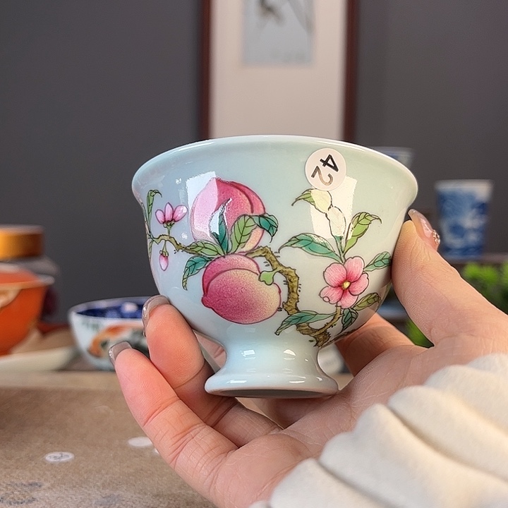 摆件景德镇陶瓷茶杯里