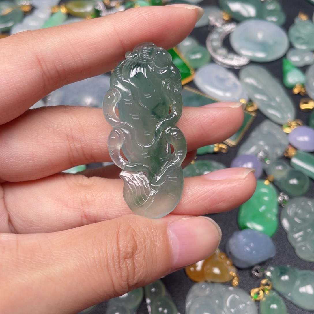 翡翠颈饰18K金镶嵌翡翠