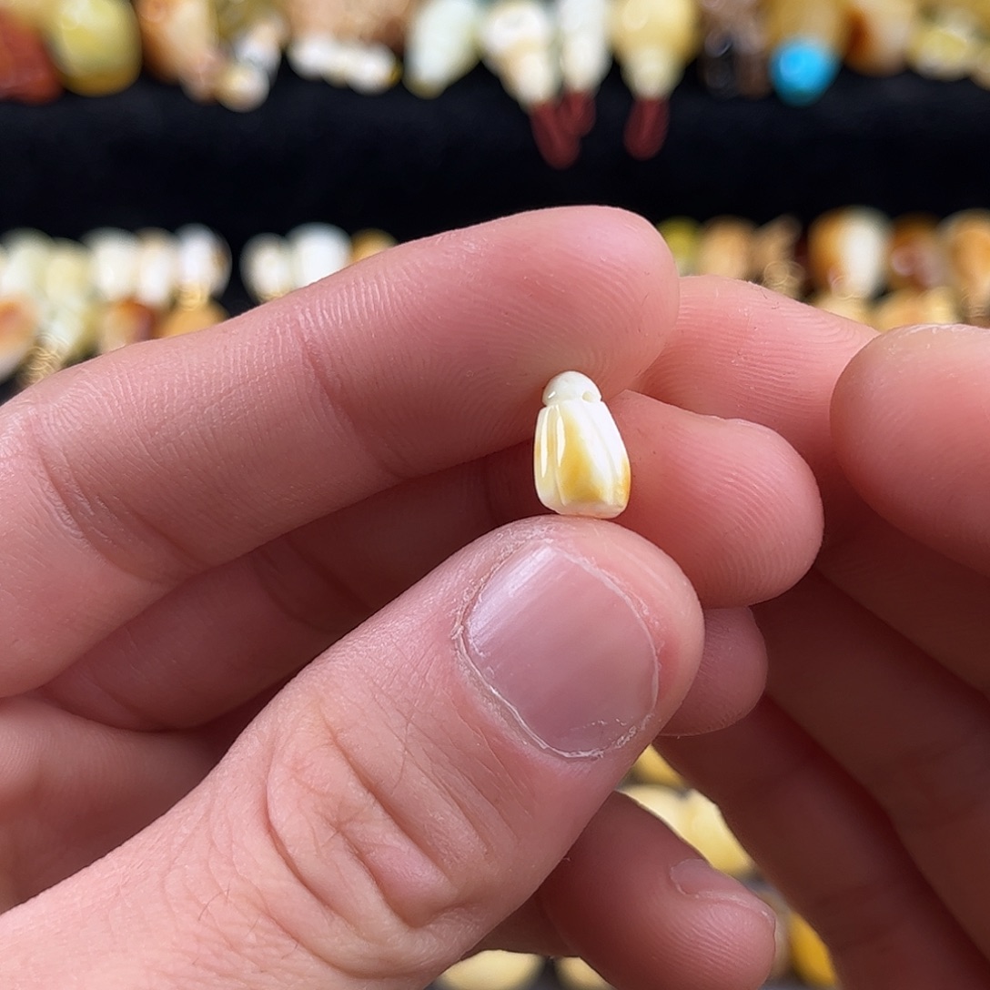 蜜蜡未镶嵌珠宝奇石