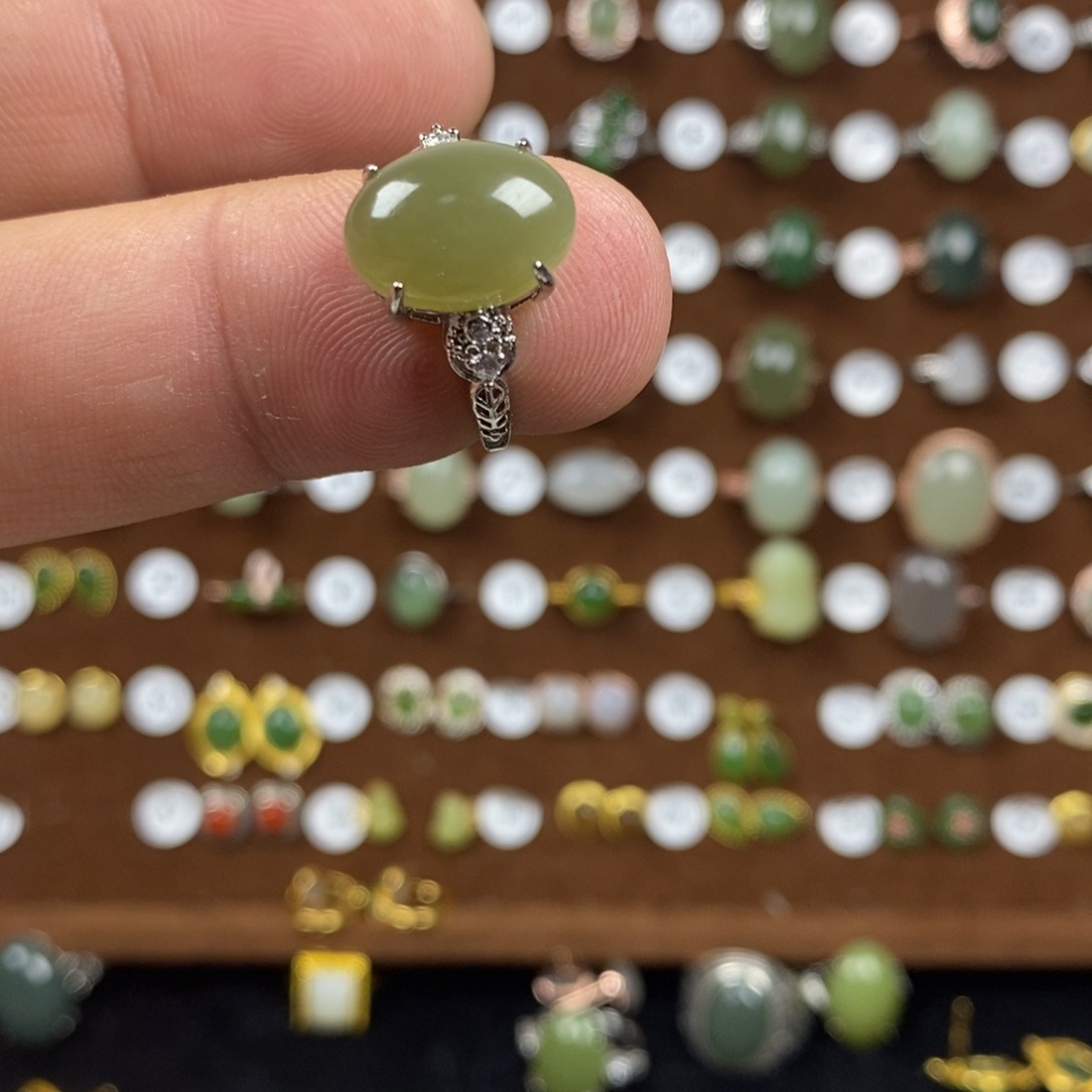 和田玉（青白玉）戒指合金