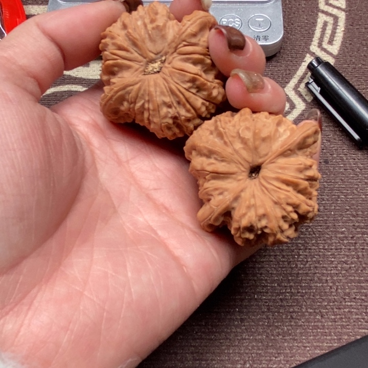 文玩核桃吊坠胜***?全品血麒麟