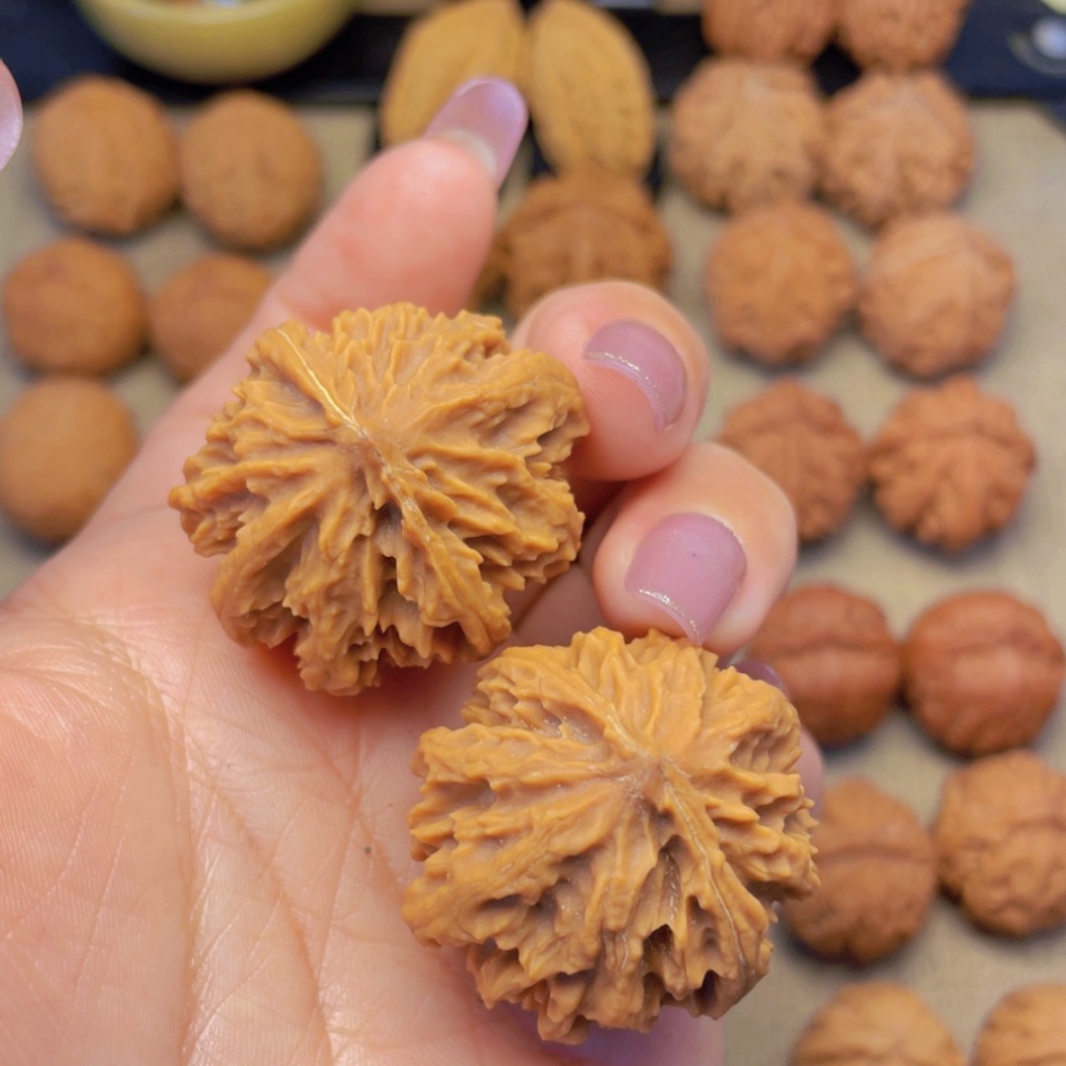 【闪购商品】吊坠文玩核桃绣球