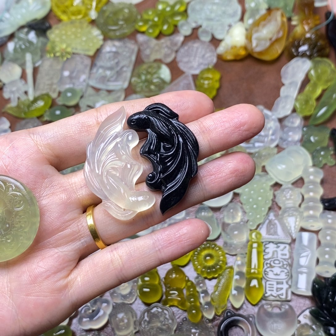 蛇纹石玉合金颈饰