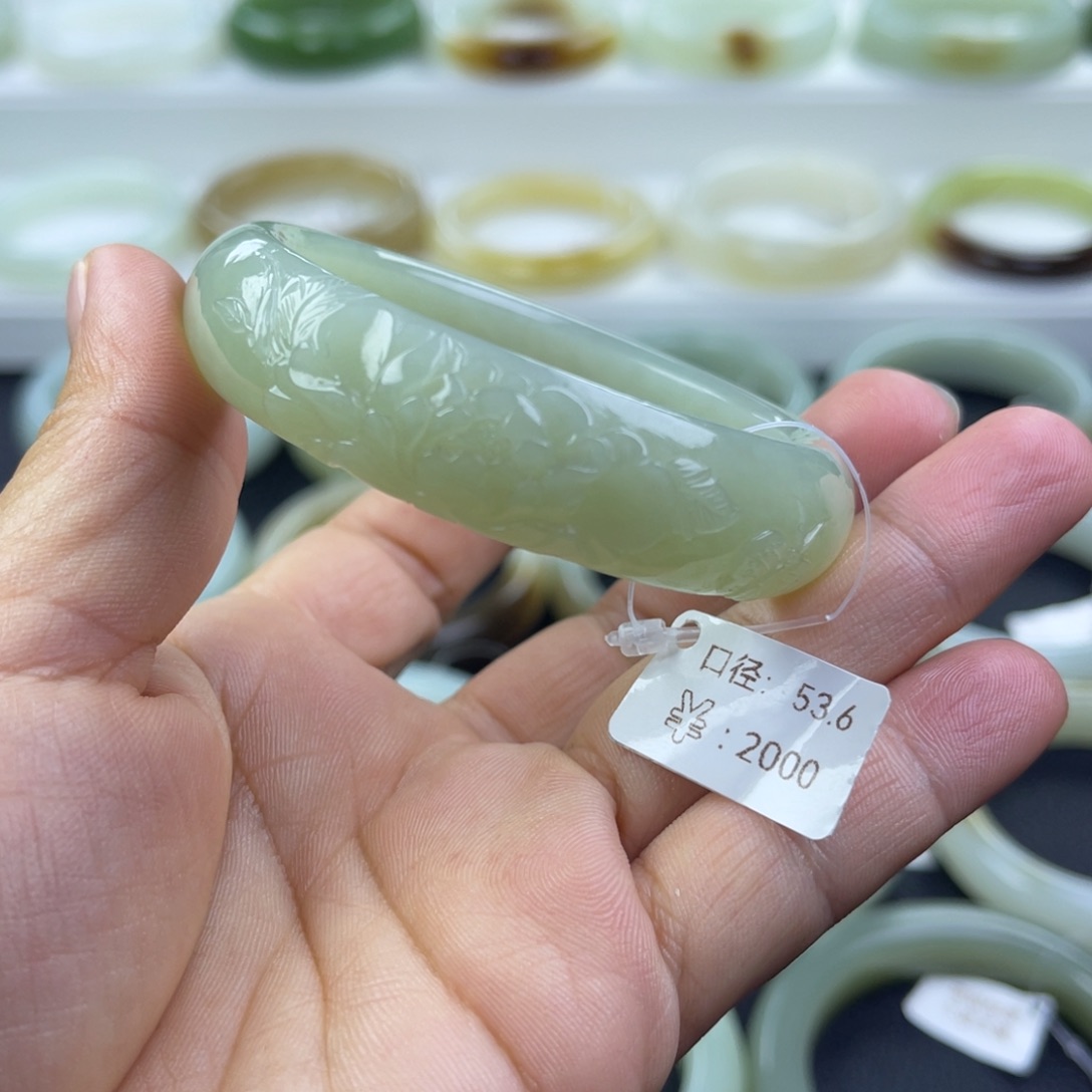 和田玉未镶嵌手镯