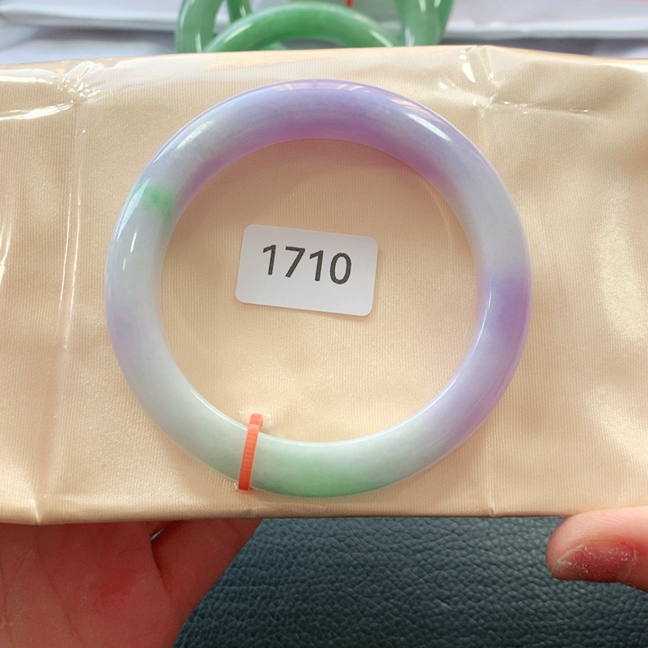 翡翠手镯未镶嵌天然翡翠手镯