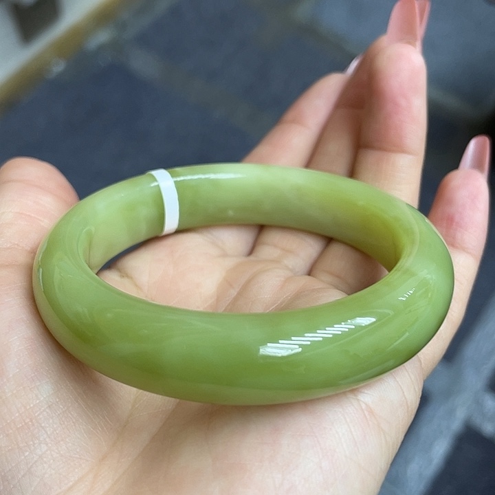 和田玉未镶嵌手镯