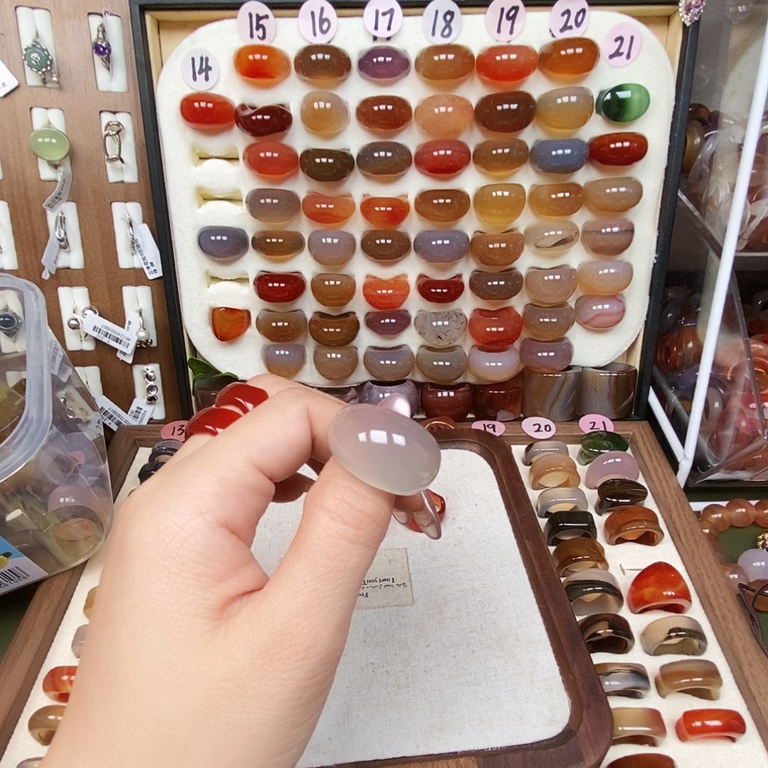 爱***博玛瑙/玉髓未镶嵌戒指