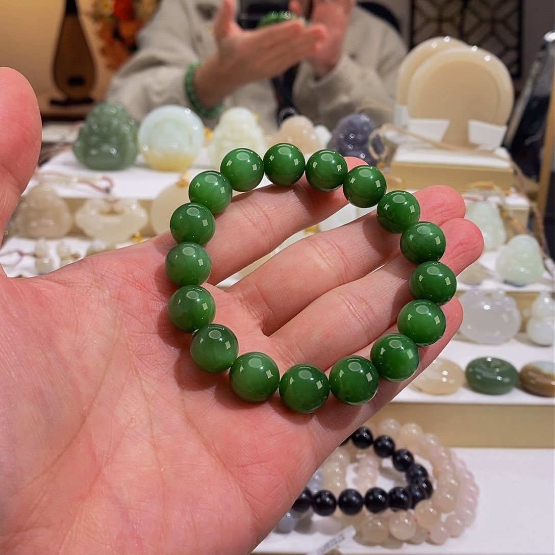 和田玉颈饰未镶嵌中**赵