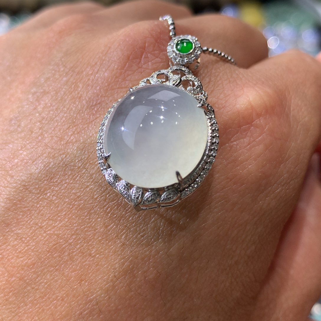 翡翠吊坠(不含链)18K金镶嵌