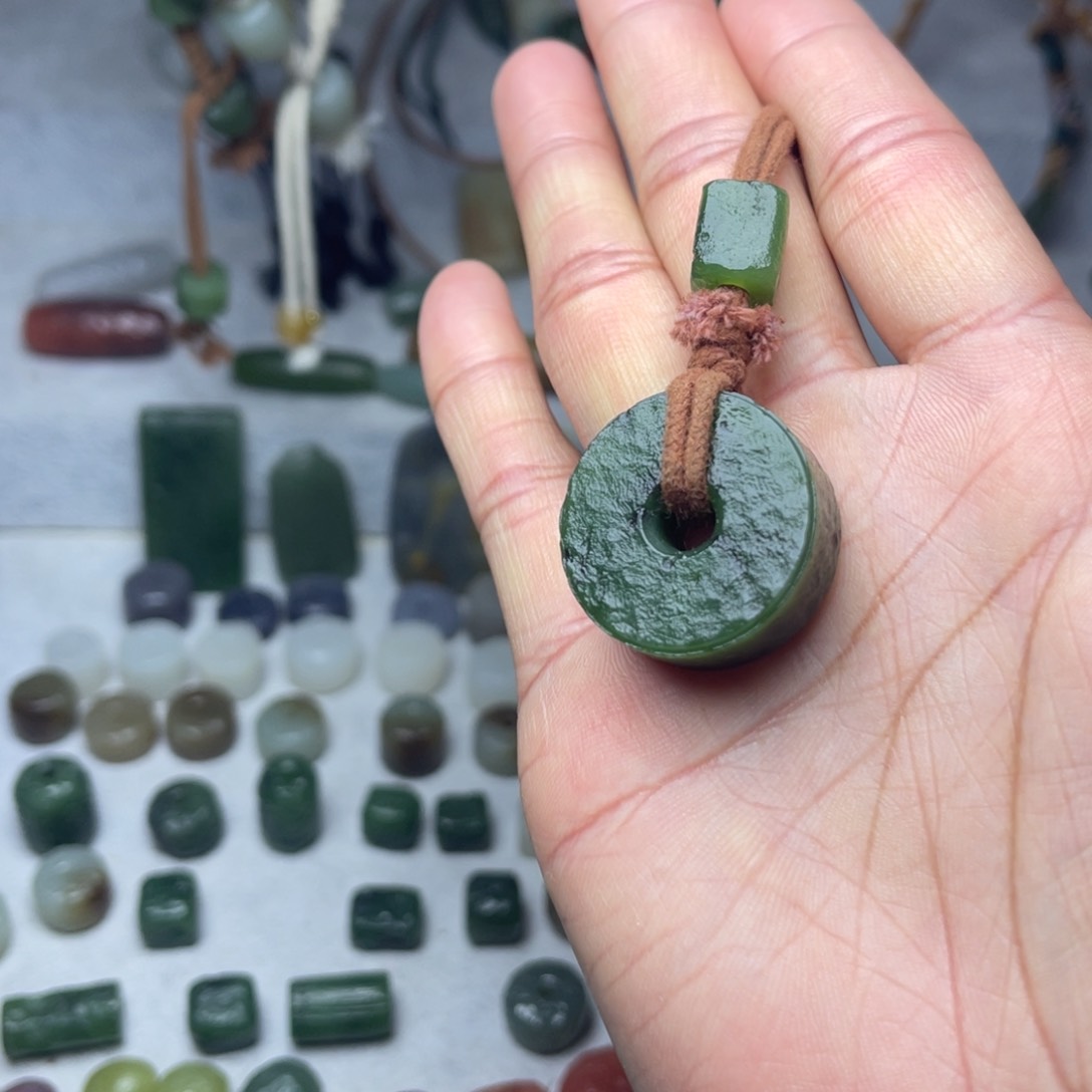 和田玉颈饰未镶嵌