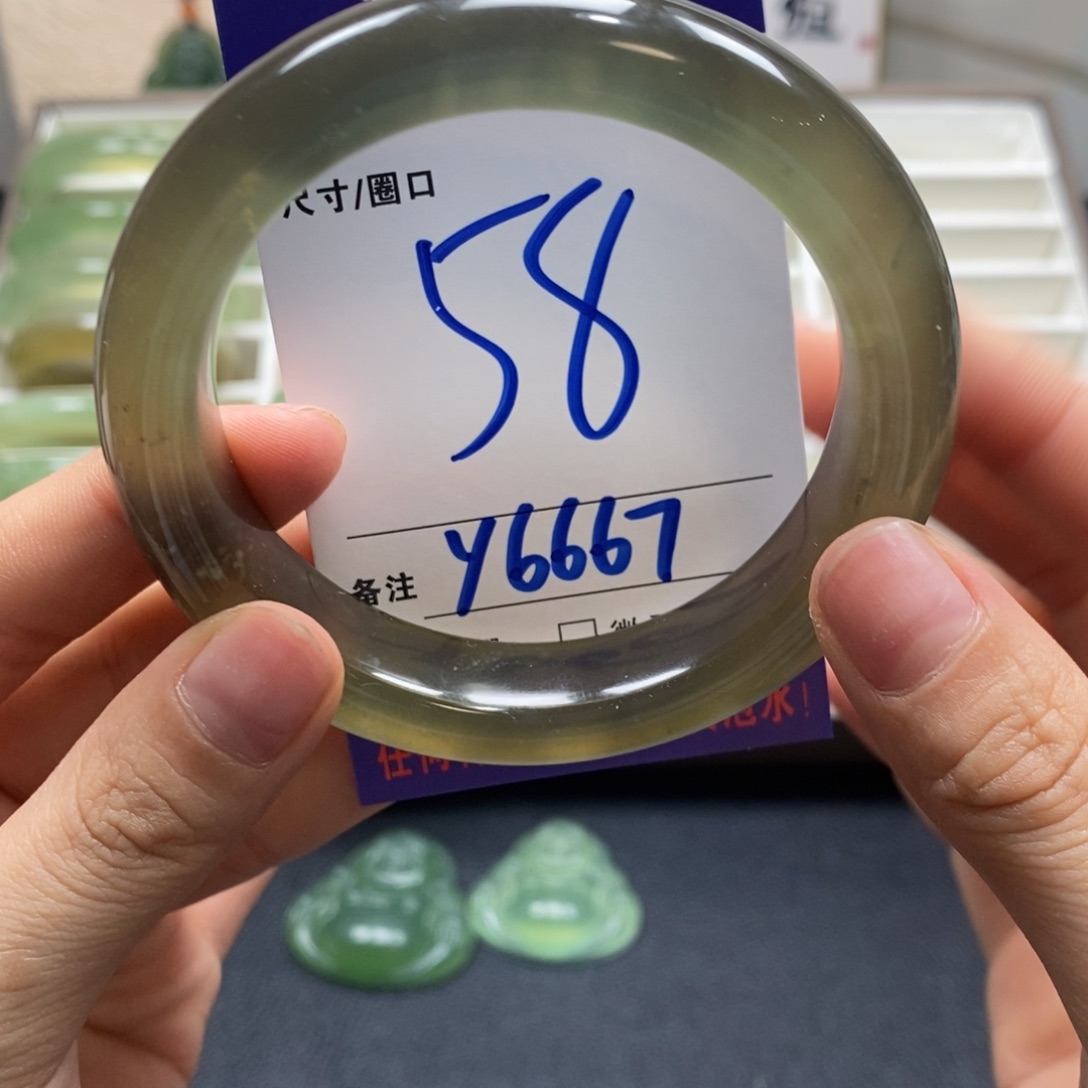 蛇纹石玉手镯未镶嵌