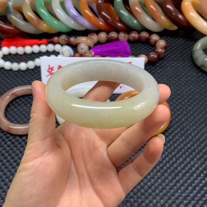 石英质玉未镶嵌手镯