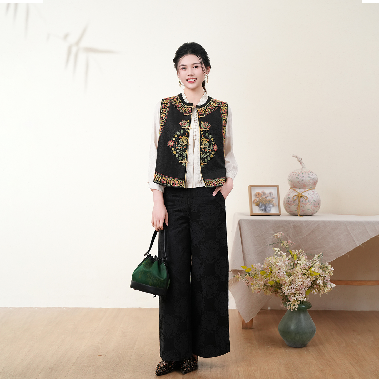 布符新中式「漆黑龟裂纹翼马联珠纹满绣马甲」2026年春季新品NCMJ42