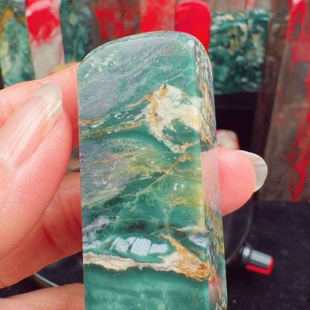 昌化鸡血石昌化源头绿