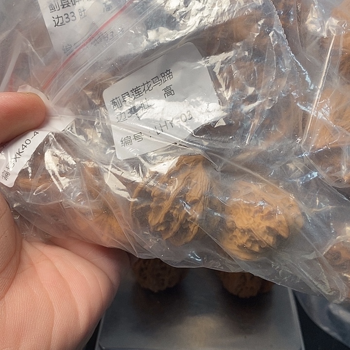 月***虎文玩核桃一共6对啊