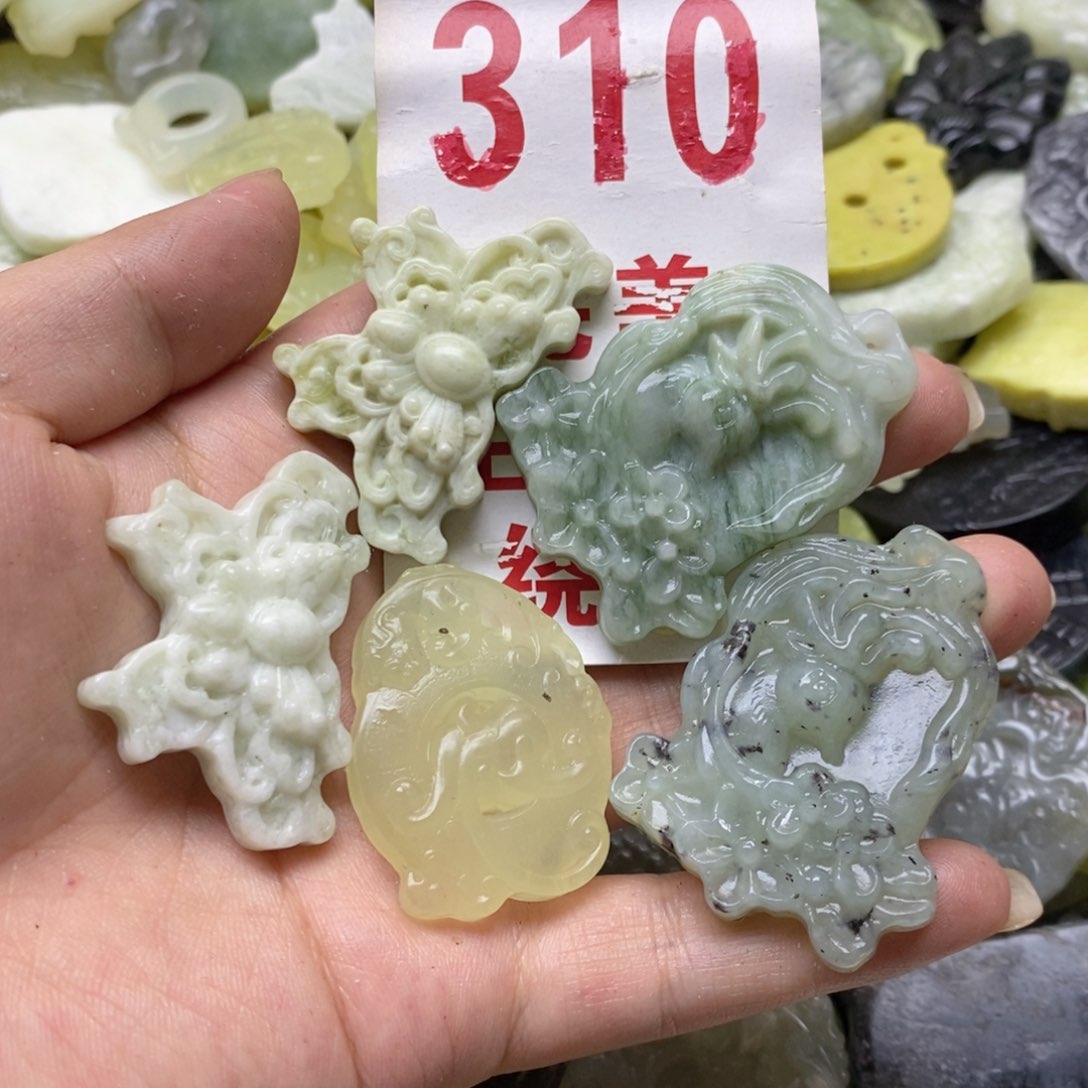 蛇纹石玉未镶嵌挂坠