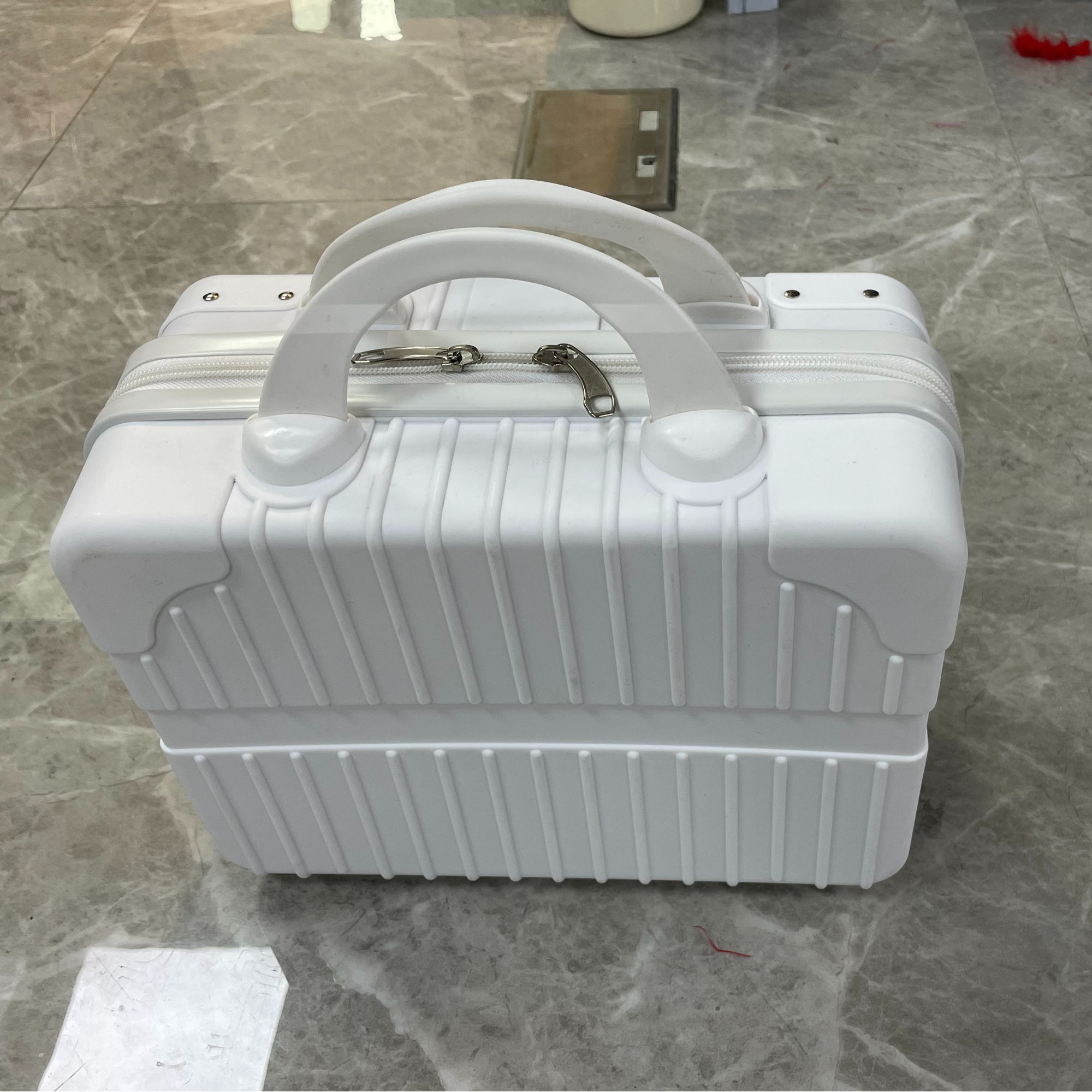 手提行李箱化妆箱 B