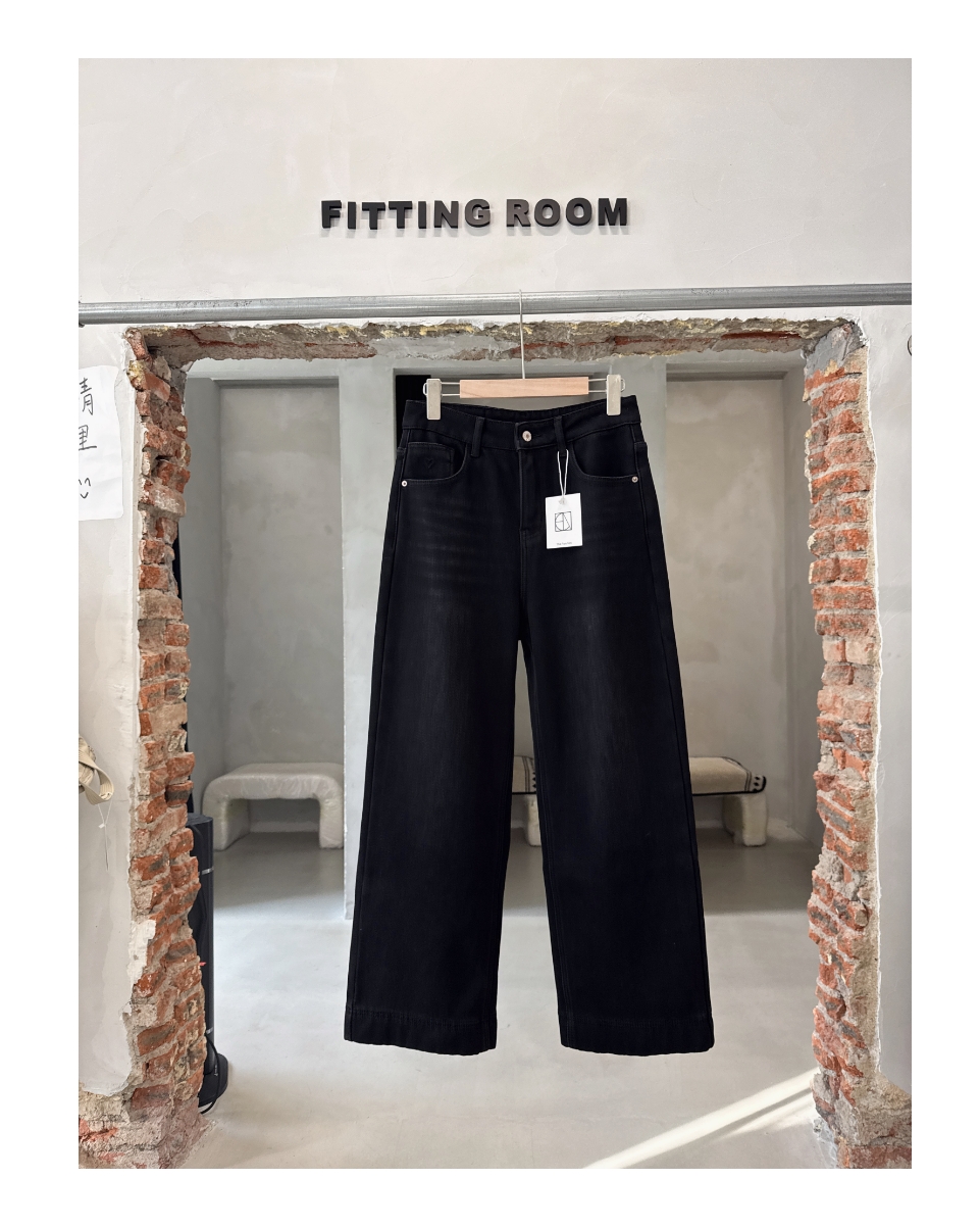 “爱心”水洗经典黑加绒直筒九分牛仔裤