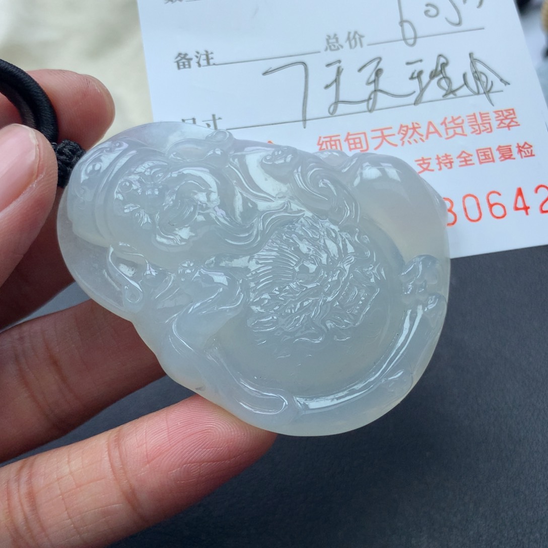 翡翠颈饰未镶嵌爱**