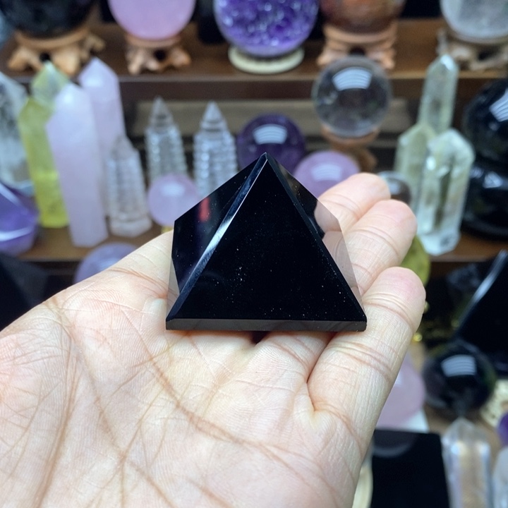水晶摆件未镶嵌黑曜石金字塔
