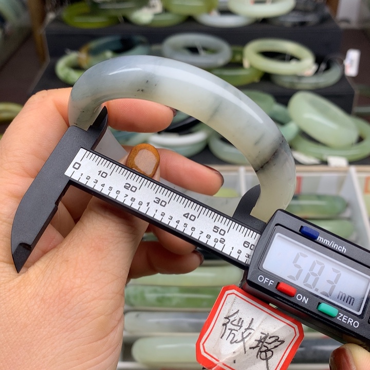 蛇纹石玉未镶嵌手镯559