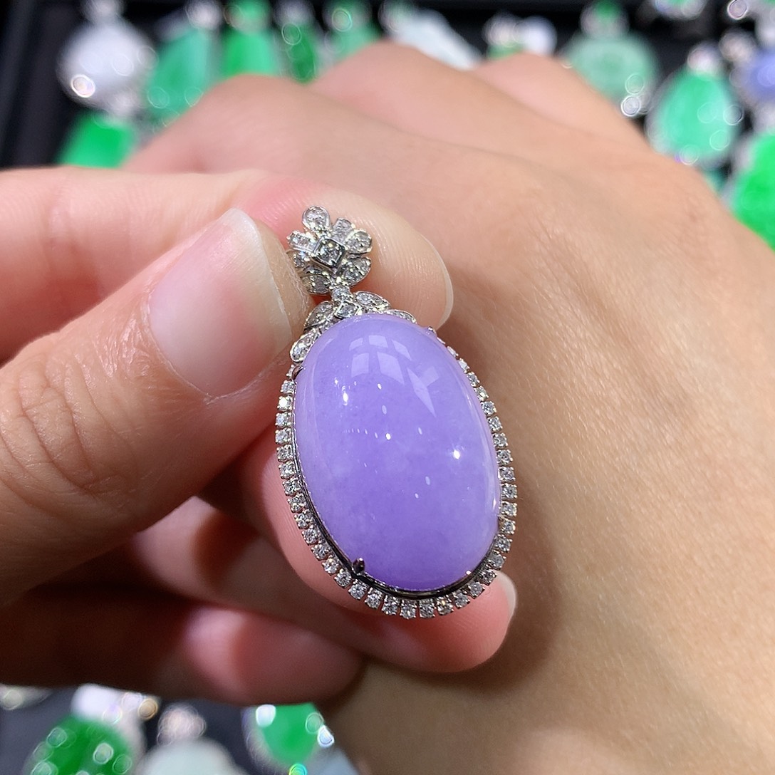 翡翠18K金镶嵌颈饰